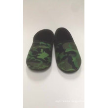 2019 wholesale women and children plush indoor slippers green camo flat full plush TPR outsole indoor slippers